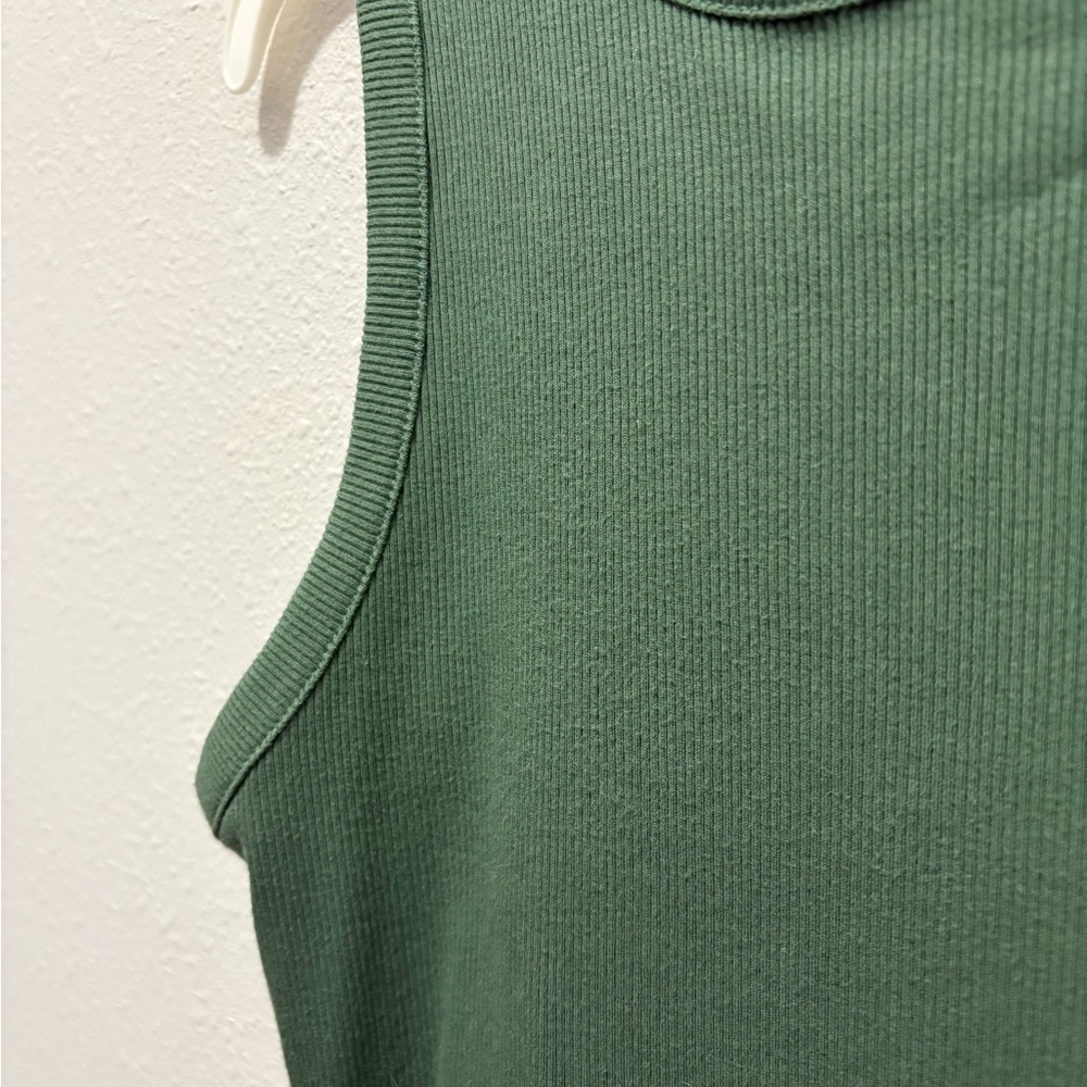Sleeveless Green Ribbed Dress - Picture 3 of 6